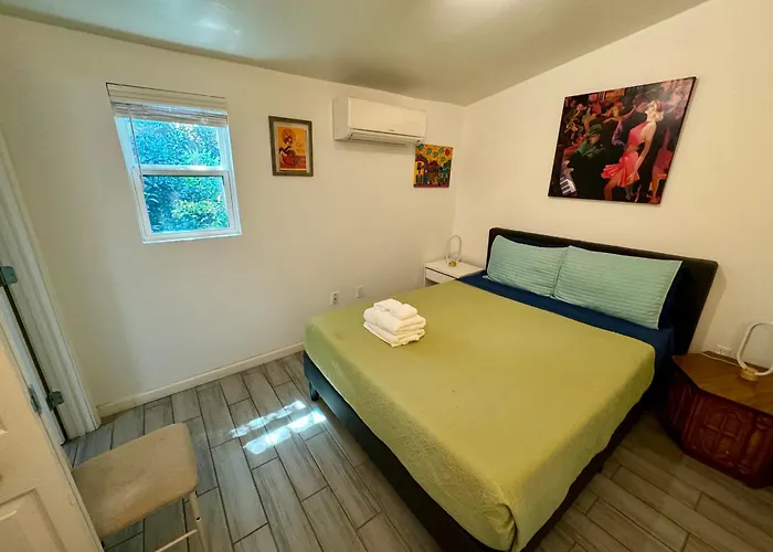 One Bedroom Apartment With Hot Tub 2 Blocks To Magazine Street