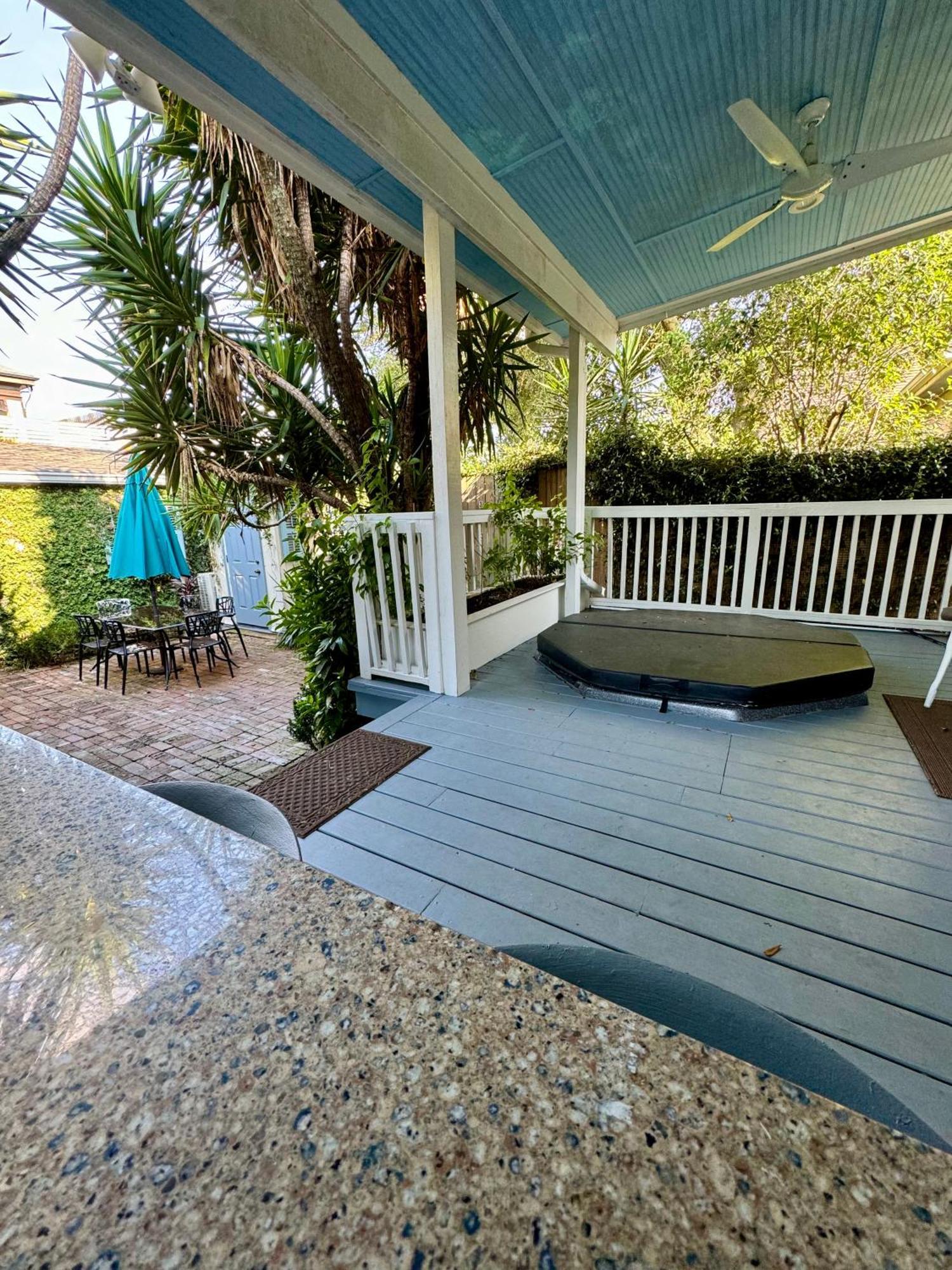 One Bedroom With Hot Tub 2 Blocks To Magazine Street Apartment *